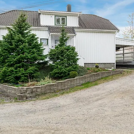 Enebolig Sentralt I Arendal. * Arendal